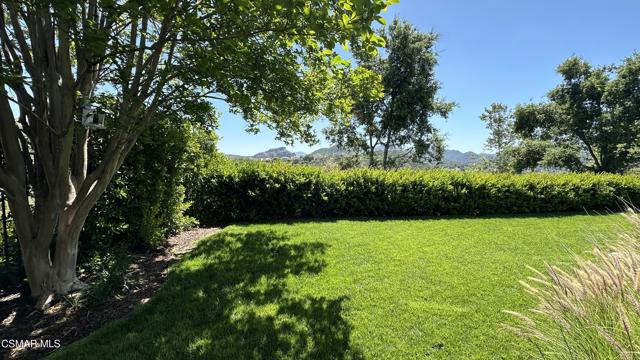 1658 Bushgrove Court, Lake Sherwood CA: https://media.crmls.org/mediaz/601555f3-b9af-41ae-b5ae-1b9db80cb9c9.jpg