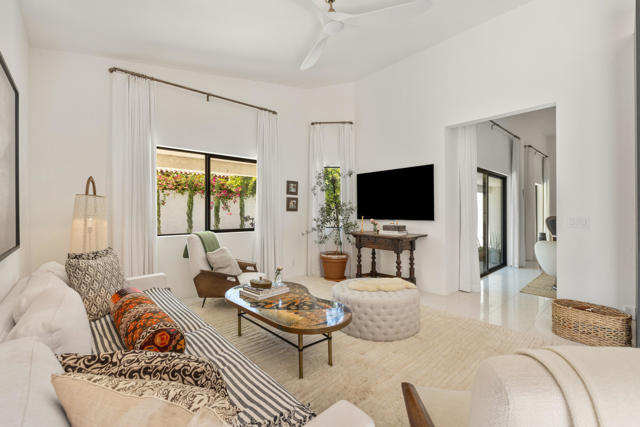 75465 Montecito Drive, Indian Wells CA: https://media.crmls.org/mediaz/6015cbe7-5f4a-4410-aaad-cc2491f0a9d6.jpg
