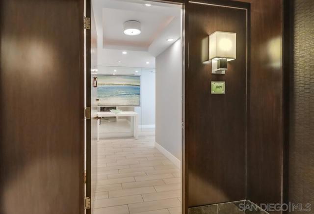 1730 Avenida Del Mundo, Coronado CA: https://media.crmls.org/mediaz/6015df81-f2ea-43d4-831a-e09fac1fa4d0.jpg