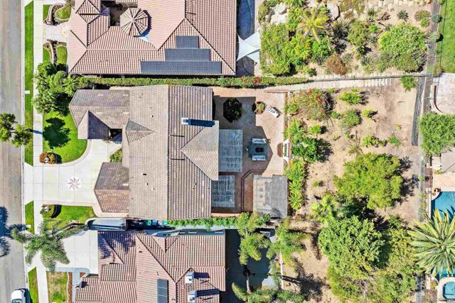 15363 Falcon Crest Ct, San Diego CA: https://media.crmls.org/mediaz/60163fd2-7f8e-4c6f-96df-7ba80e3715f7.jpg