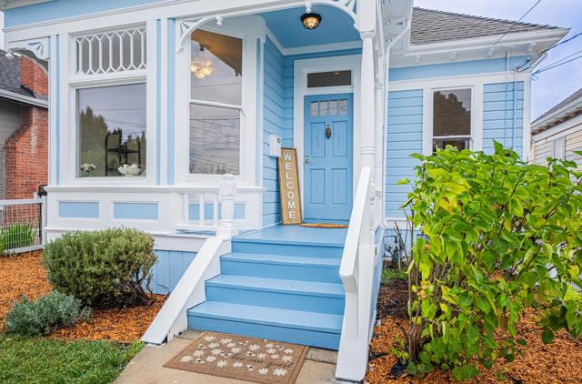 332 Capitol Street, Salinas CA: https://media.crmls.org/mediaz/601672ac-b41c-48b9-8e45-b1cd991f6c33.jpg