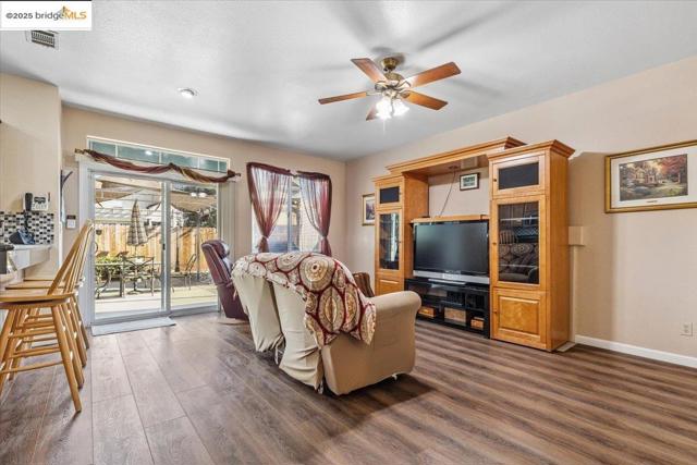 1531 Rutherford Ln, Oakley CA: https://media.crmls.org/mediaz/601680ba-f8cc-425f-9462-9bb2b68ce969.jpg