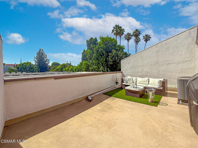16030 Moorpark Street, Encino CA: https://media.crmls.org/mediaz/6016859b-f634-41dd-b2a9-e4e267f9fa30.jpg