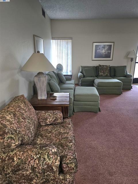 4141 Deepcreek, Fremont CA: https://media.crmls.org/mediaz/6016a983-b683-47a1-ad3d-d19e2e678f71.jpg