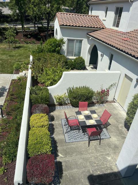 3312 Amaryllis Cir, San Ramon CA: https://media.crmls.org/mediaz/6016ac71-b135-4dc5-af35-cbe392f28c93.jpg