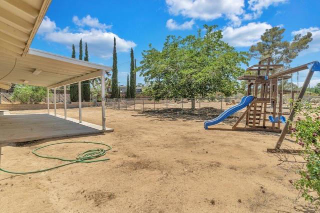 7592 Hanford Avenue, Yucca Valley CA: https://media.crmls.org/mediaz/6016b568-610f-48d6-8f52-7678ec9cb22f.jpg