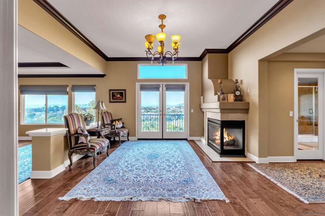 5398 SHANNON RIDGE LN, San Diego CA: https://media.crmls.org/mediaz/6016fc68-b3e7-4ec3-a019-ece671e3907d.jpg