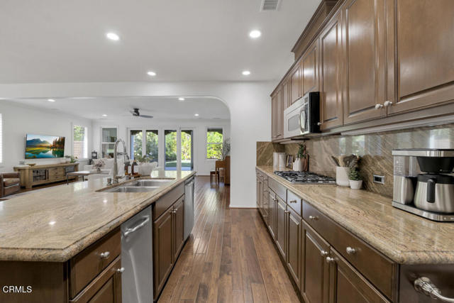 11806 Ricasoli Way, Porter Ranch CA: https://media.crmls.org/mediaz/60170b9c-b37f-481f-a1d7-e18ce2be3b08.jpg