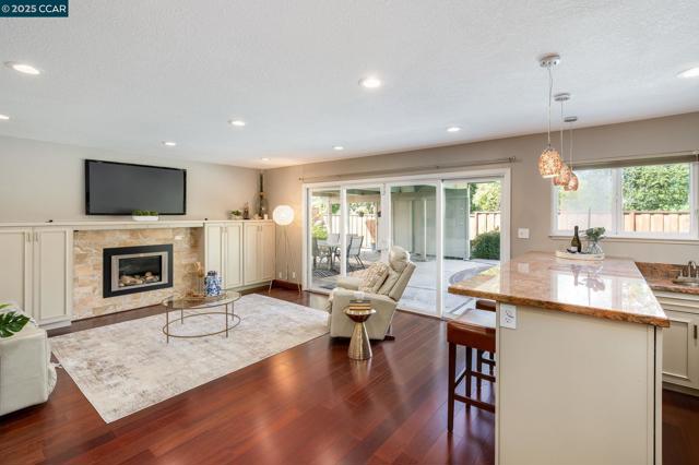 169 Larkwood Cir, Danville CA: https://media.crmls.org/mediaz/60175b2c-8ac8-465c-8b14-2c0b0695047a.jpg