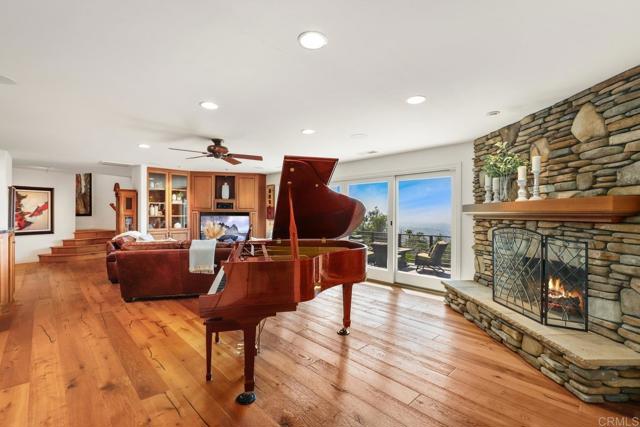 3698 Camino De Las Lomas, Vista CA: https://media.crmls.org/mediaz/601760ff-e631-43fc-87ea-eaa080a99cc8.jpg