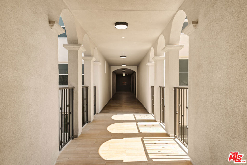 https://media.crmls.org/mediaz/6018b120-1046-439d-b497-461bc19333d3.jpg?preset=X-Large