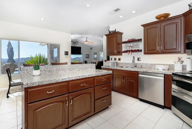 1185 Cedar Summit Drive, Ramona CA: https://media.crmls.org/mediaz/6018b607-f368-4cf8-8ab8-72bb6ee70a16.jpg