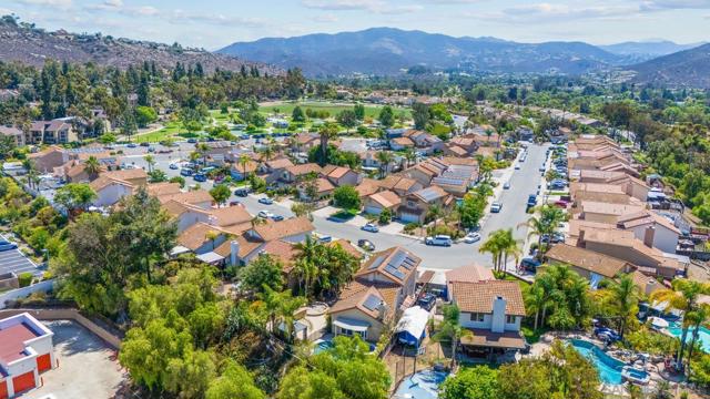 2492 Royal Saint James Dr, El Cajon CA: https://media.crmls.org/mediaz/60190baa-9d1a-47a6-a18a-57006cc9ef00.jpg
