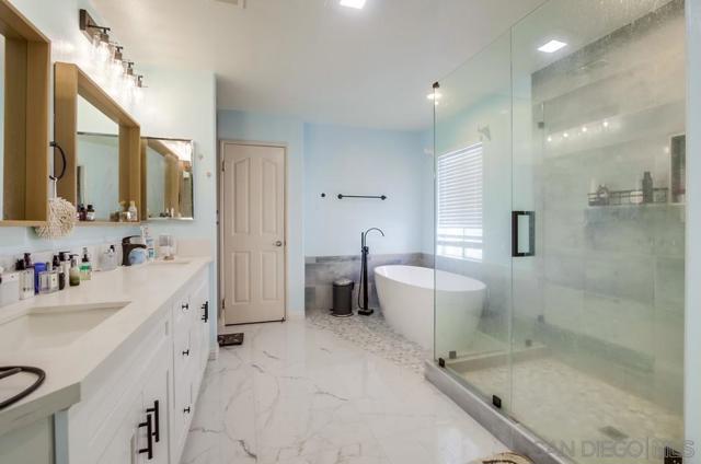 5159 Renaissance Ave, San Diego CA: https://media.crmls.org/mediaz/60196b80-e3f9-4608-a207-0bdb43096003.jpg