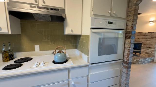 5051 Harrison Grade Rd, Sebastopol CA: https://media.crmls.org/mediaz/601a05b8-ebd4-4f5e-a692-989e9540bbde.jpg