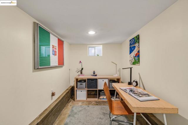 1047 Ranleigh Way, Piedmont CA: https://media.crmls.org/mediaz/601bcf74-b74e-4d1d-a804-cc1b8ae1494d.jpg