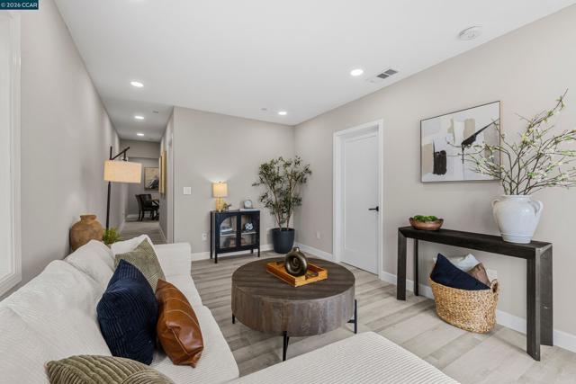 Image 5 of 48 For 390 Guttenberg St