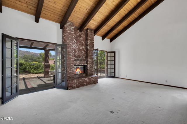 11395 Highridge Court, Camarillo CA: https://media.crmls.org/mediaz/601cb72c-6ff8-4178-9879-fc63260c24bd.jpg