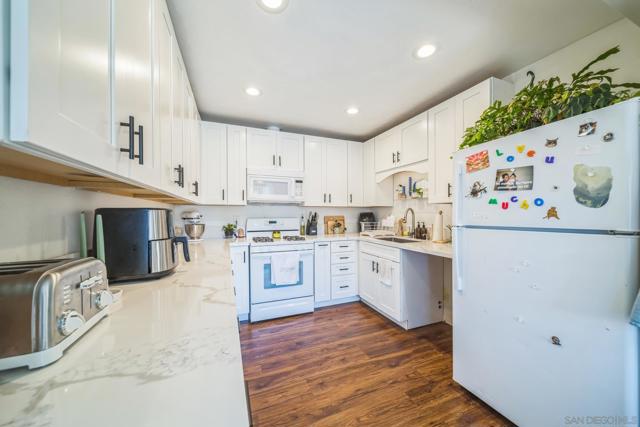970 Marlin Dr, Vista CA: https://media.crmls.org/mediaz/601cc8c2-274e-41d6-b32f-d1a792d9b683.jpg