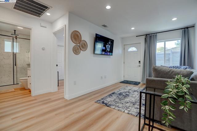 3254 Keith Ave, Castro Valley CA: https://media.crmls.org/mediaz/601ce804-d7dd-465b-8435-81b004f64636.jpg