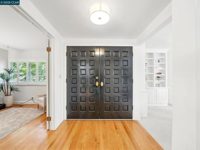 1804 Piedras Circle, Alamo CA: https://media.crmls.org/mediaz/601d5708-bfaa-4d44-a994-e5c51edd2573.jpg