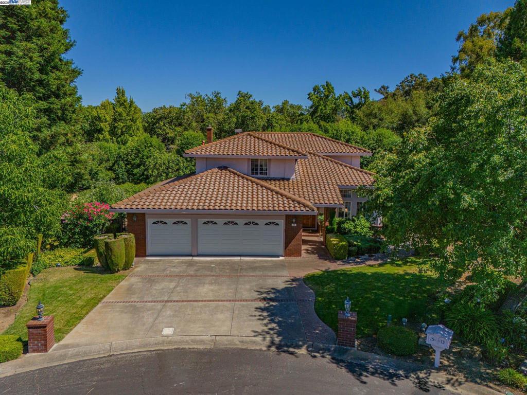 15 Foothill Ln