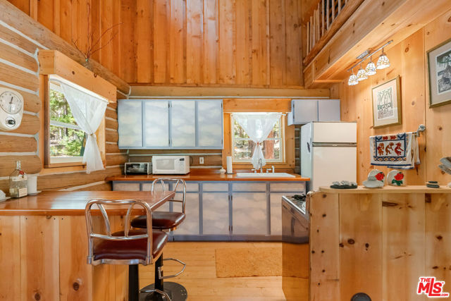 15050 Scott Bar Mountain Lookout Road, Fort Jones CA: https://media.crmls.org/mediaz/601e80e6-271c-42dc-96a2-e6f092d5ef7a.jpg