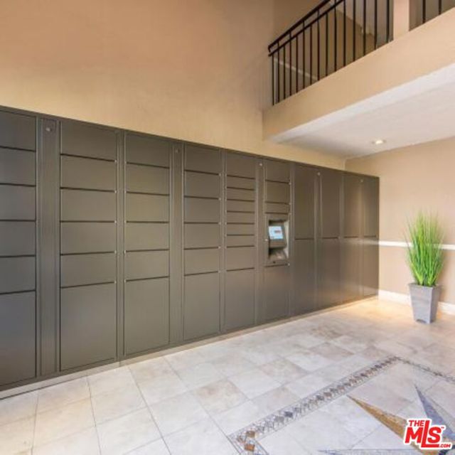 6600 Beachview Drive, Rancho Palos Verdes CA: https://media.crmls.org/mediaz/601f134c-faed-4201-85cc-aaf922eeb5a0.jpg