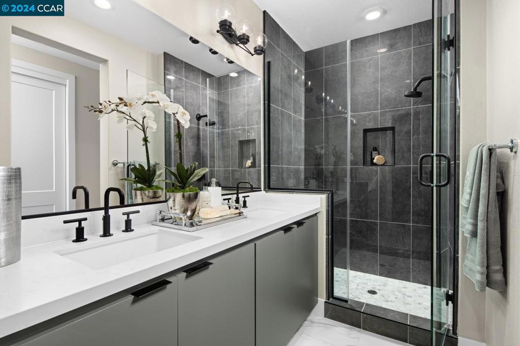 https://media.crmls.org/mediaz/602019f7-2bbb-4ceb-b178-190928eccf93.jpg?preset=X-Large