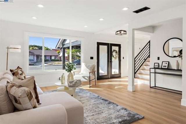 3270 Santa Sophia Way, Union City CA: https://media.crmls.org/mediaz/60207a4e-7a5e-46f3-9c90-63955b0ff23a.jpg