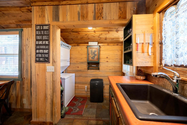 40114 Esterly Lane, Big Bear CA: https://media.crmls.org/mediaz/6020dc82-24c2-412b-8d39-8f3c8bca4cab.jpg