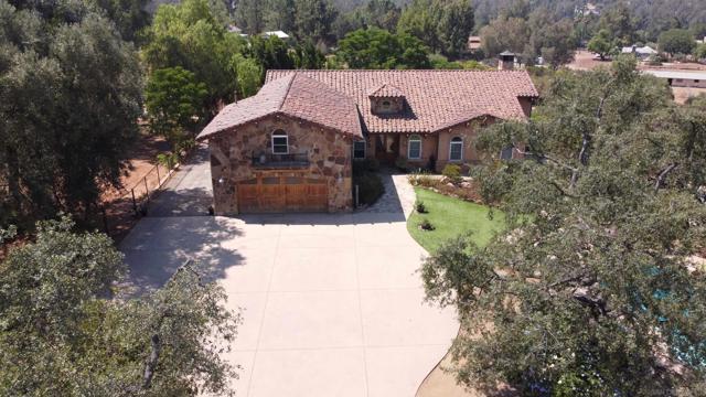 1445 Terracita Ln, Alpine CA: https://media.crmls.org/mediaz/6020f30a-eea3-4afb-a218-62a54b3a244d.jpg