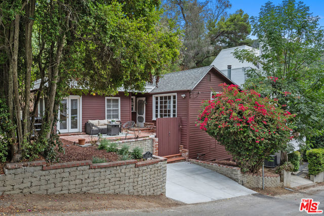 10545 Selkirk Lane, Los Angeles CA: https://media.crmls.org/mediaz/60215059-cb9f-40dd-a7aa-9d4f74e13926.jpg