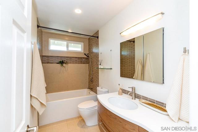 2953 Old Bridgeport Way, San Diego CA: https://media.crmls.org/mediaz/6021648c-339c-4a9a-9084-75b39d519aab.jpg