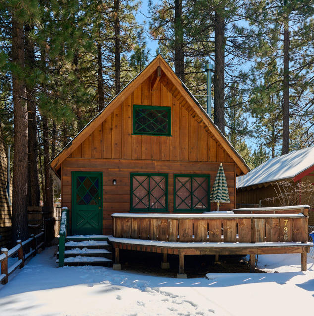 736 E Meadow Lane, Big Bear CA: https://media.crmls.org/mediaz/6021ce53-508f-4fb3-bd6d-2a8669c816d1.jpg