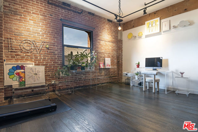 Image 3 of 10 For 215 Santa Fe Avenue 6