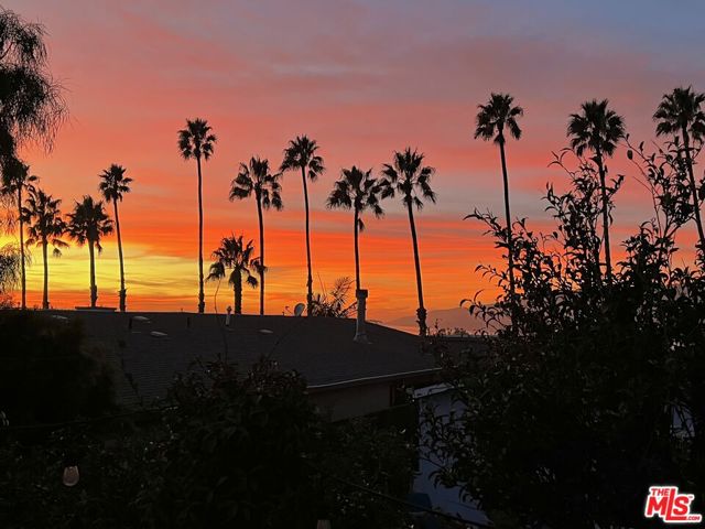 29500 Heathercliff Road, Malibu CA: https://media.crmls.org/mediaz/60224862-99c2-4b23-98d9-09a631c89cfd.jpg