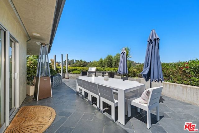 2625 Mar Lu Drive, Los Angeles CA: https://media.crmls.org/mediaz/6022d745-87fc-44c9-bea8-775d24e81d58.jpg