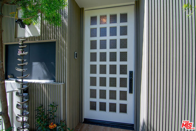 1623 S Bedford Street, Los Angeles CA: https://media.crmls.org/mediaz/60230269-56c7-4d86-b2e4-38beb6a4edeb.jpg