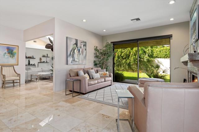12 Whittier Court, Rancho Mirage CA: https://media.crmls.org/mediaz/60232a7a-d35f-40c0-84d6-3beee355e9c1.jpg