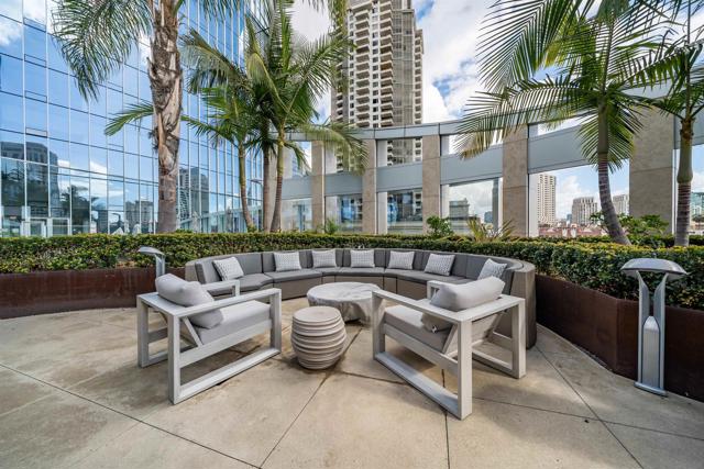 888 W E St, San Diego CA: https://media.crmls.org/mediaz/60237e3e-8972-4d2d-bf60-da7423b19777.jpg
