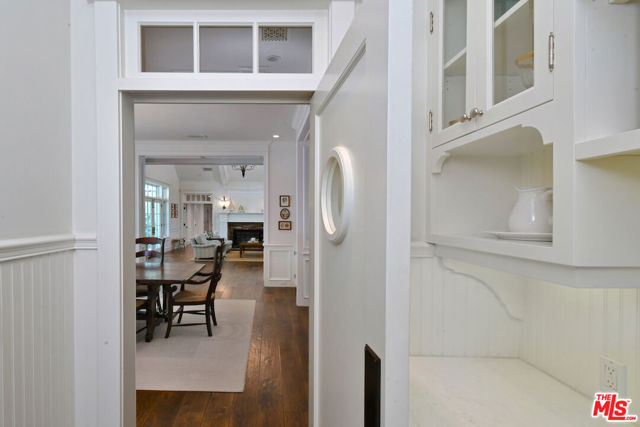 Image 17 of 55 For 3640 Longridge Avenue