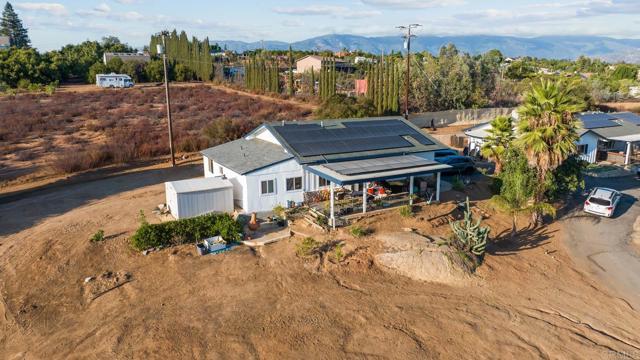 28757 Mac Tan Road, Valley Center CA: https://media.crmls.org/mediaz/60251739-bd69-4187-b458-2b9477b7912c.jpg
