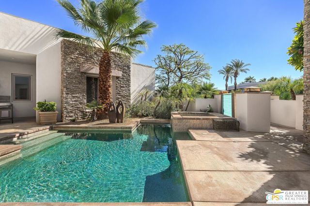 27 Ambassador Circle, Rancho Mirage CA: https://media.crmls.org/mediaz/60255fee-f429-40ed-aafd-7e880bf9b9ea.jpg