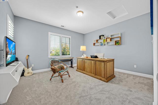 2461 Ancona Cir, Livermore CA: https://media.crmls.org/mediaz/60256a56-1d83-4d86-88e2-402fa9bf83ed.jpg