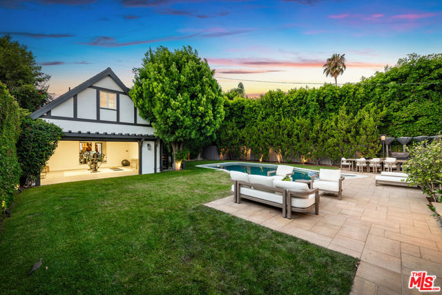 10445 Valley Spring Lane, Toluca Lake CA: https://media.crmls.org/mediaz/60259e91-3af7-4522-ba0b-cb1335673a3f.jpg