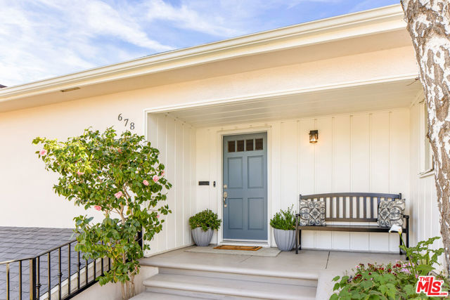 678 Loring Avenue, Los Angeles CA: https://media.crmls.org/mediaz/602683be-c029-4788-923f-f3daac491ddb.jpg