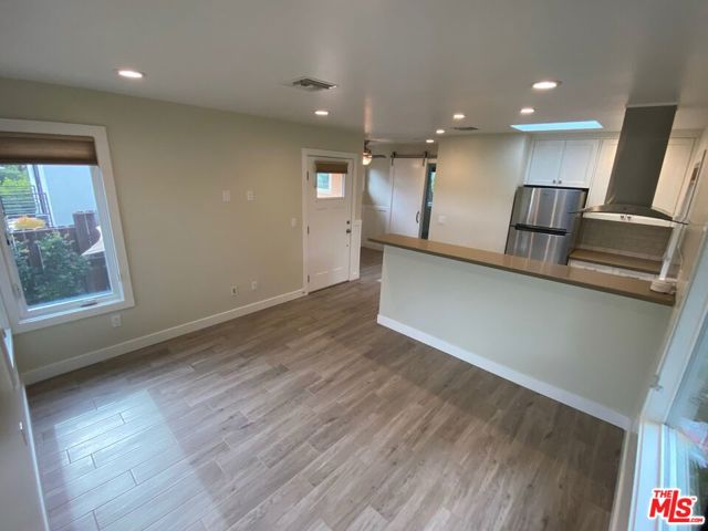 10740 Aqua Vista Street, Studio City CA: https://media.crmls.org/mediaz/60271c61-6133-440e-bf84-d22b3a0ba03e.jpg