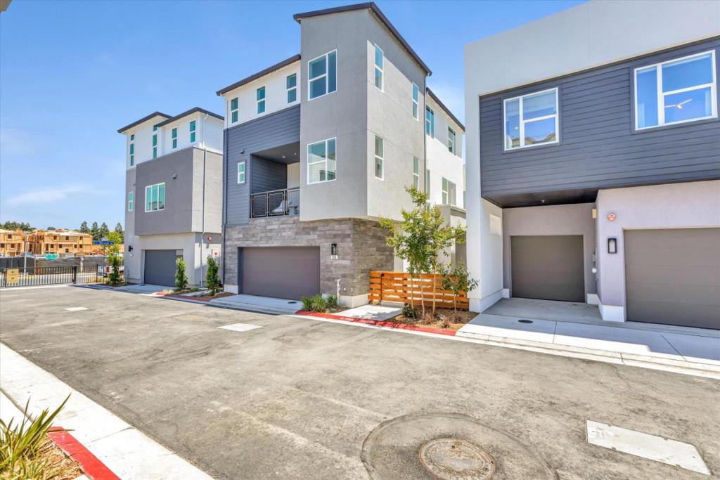 321 Isabelline Court