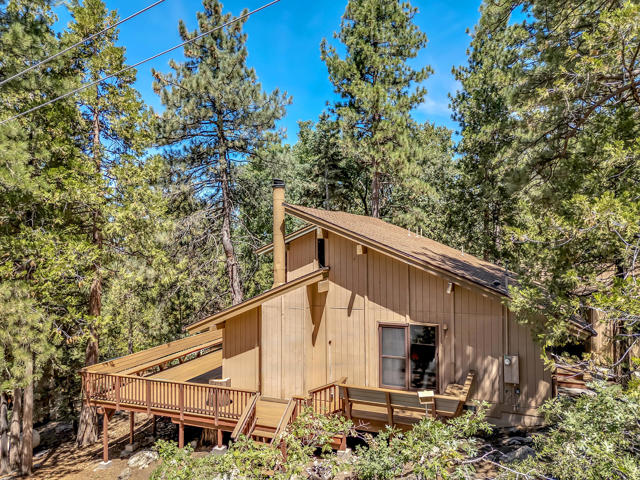 25461 Shadow Oaks, Idyllwild CA: https://media.crmls.org/mediaz/6027a4dd-cfc4-4b3d-af60-df18c34bce0b.jpg